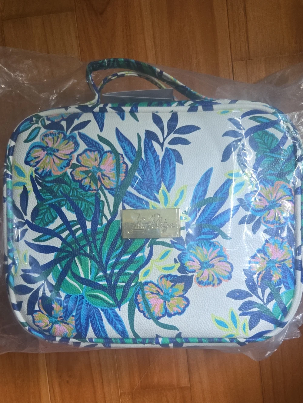 Lilly Pulitzer Toiletry Case, The Hottest Spot